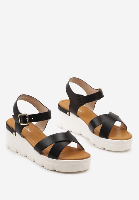 Czarne Casualowe Sandały na Koturnie z Ozdobnymi Paskami Zapinane przy Kostce Erticpea