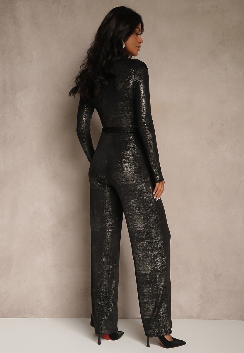 Czarno-Złoty Kombinezon z Wiskozą o Kopertowym Kroju z Wiązanym Paskiem Nalivere