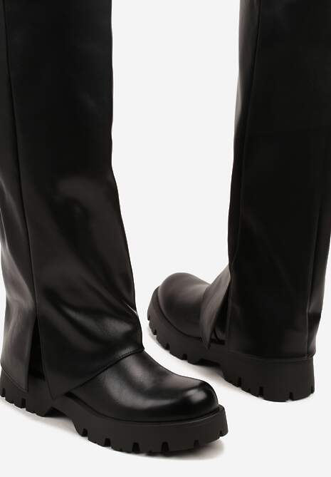 Czarne Kozaki na Podeszwie ze Żłobieniami z Cholewką Imitującą Nogawkę Rilarresa