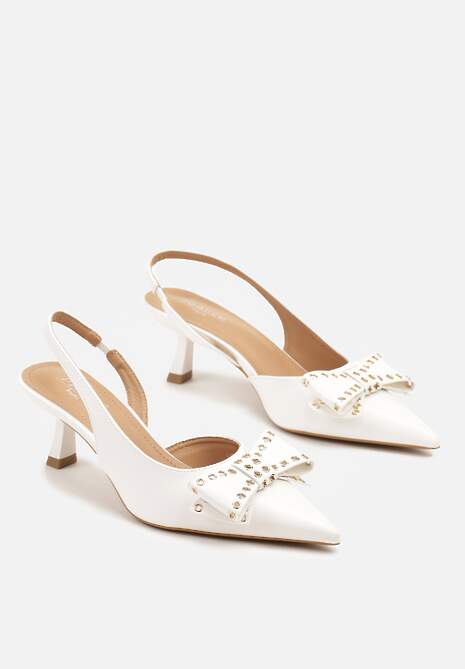 Białe Sandały Slingback na Kaczuszce Zdobione Kokardą z Nitami Rizonna