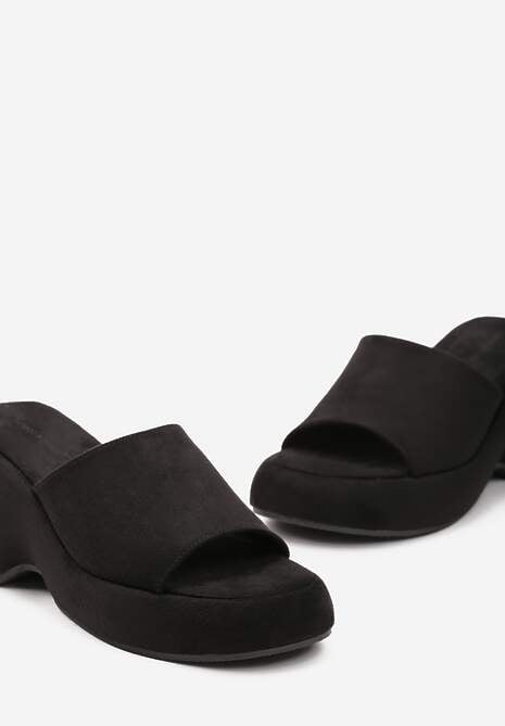 Czarne Jednolite Klapki z Szerokim Paskiem na Koturnie z Platformą Kaldira