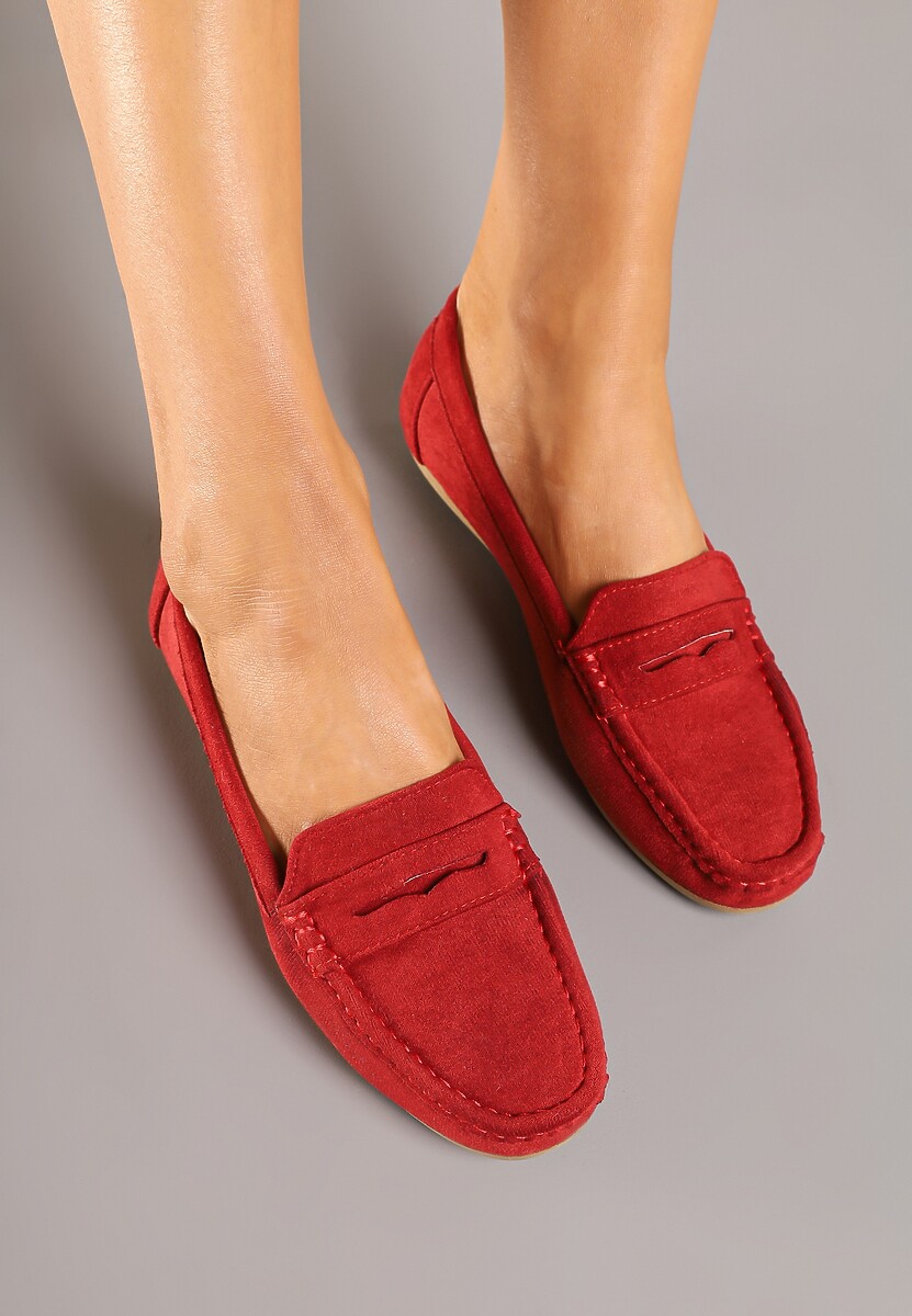 Czerwone Mokasyny z Ozdobnymi Przeszyciami Rivgis