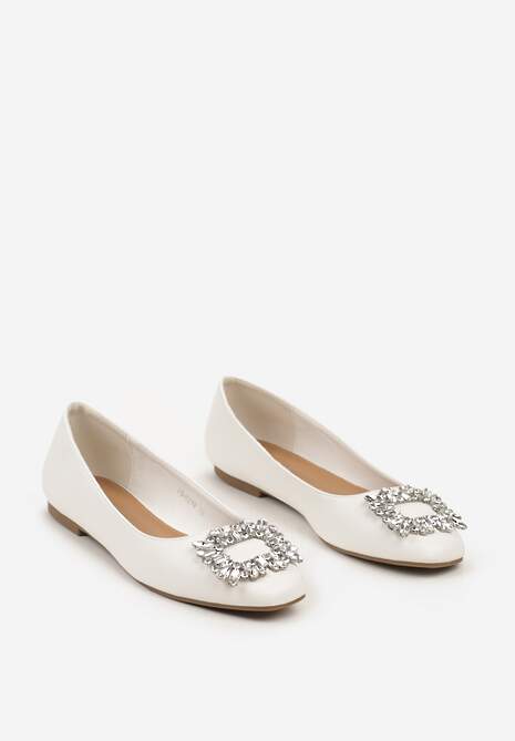 Białe Balerinki na Płaskiej Podeszwie z Metaliczną Ozdobą Oranivia