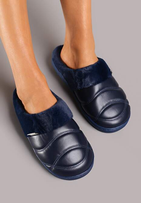 Granatowe Kapcie Vices na Płaskiej Podeszwie z Futerkiem i Pikowaniem Equaravia
