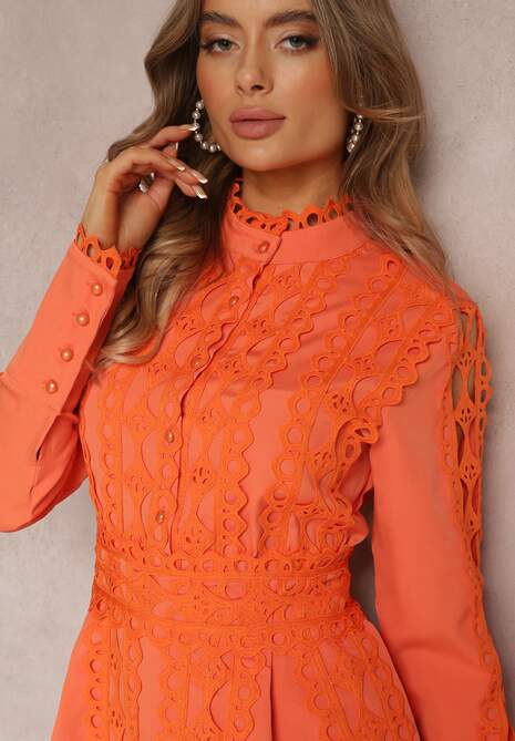 Pomarańczowy Krótki Kombinezon z Ażurowej Tkaniny ze Stójką Violras