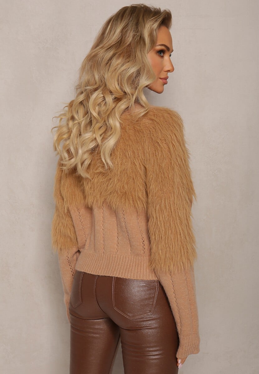 Brązowy Kardigan z Włochatą Dzianiną Przy Dekolcie i Rękawach Saccina