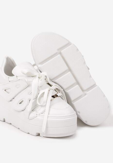 Białe Sneakersy Vices na Płaskiej Podeszwie z Geometryczną Aplikacją Nelenith