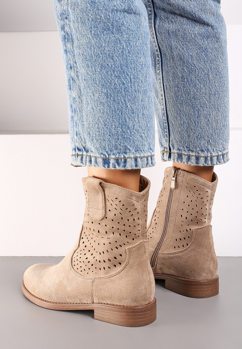 Ciemnobeżowe Botki Kowbojki na Płaskiej Podeszwie z Ażurowym Zdobieniem Verriney