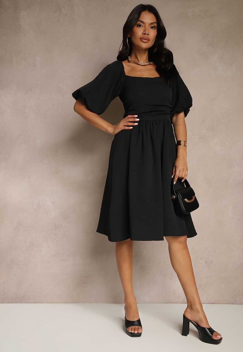 Różowa Rozkloszowana Sukienka z Bufiastymi Rękawami i Kwadratowym Dekoltem Mariwena