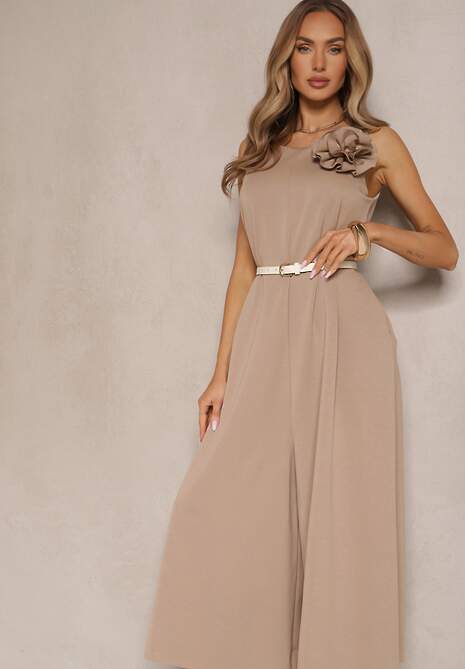 Ciemnobeżowy Kombinezon z Wiskozą Ozdobiona Kwiatem Broszką 3D Solio