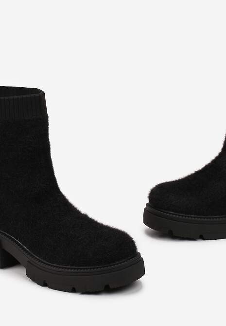 Czarne Botki na Grubej Podeszwie z Elastyczną Cholewką Kirel