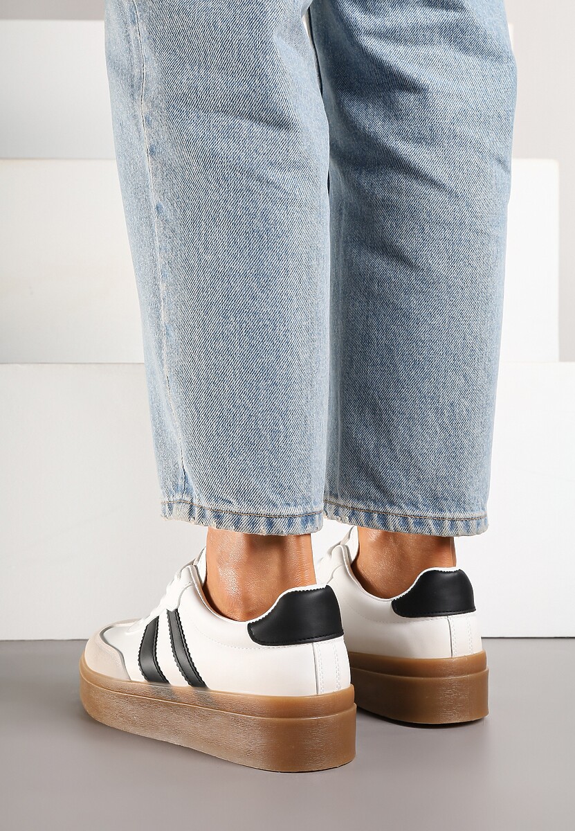 Biało-Czarne Sneakersy na Kauczukowej Podeszwie Ozdobione Paskami Nilimea