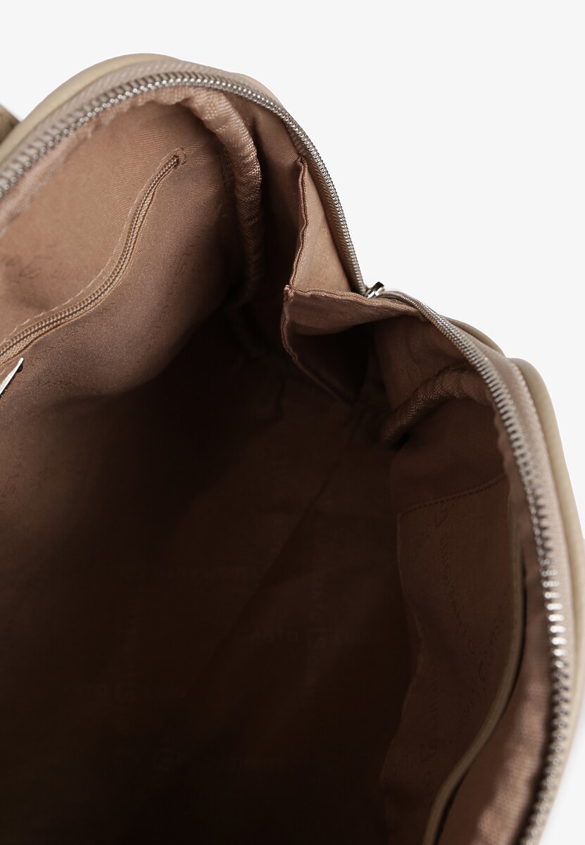 Ciemnobeżowy Plecak o Trapezowym Kształcie Zdobiony Przeszyciem Polzedi
