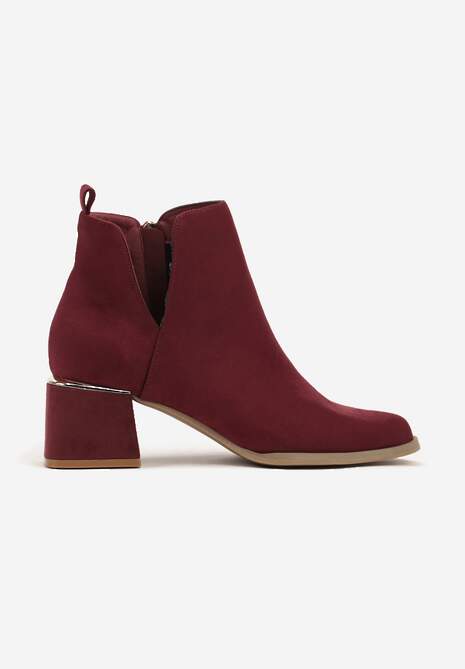 Bordowe Botki na Słupku z Wycięciem i Metaliczną Ozdobą Lorethra