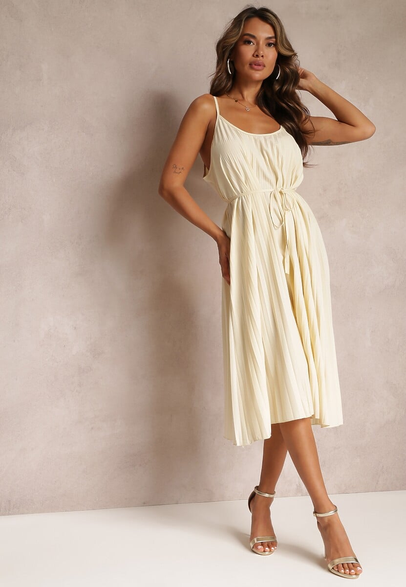 Jasnobeżowa Letnia Sukienka Ozdobiona Plisowaniem i Wiązaniem w Pasie Aziel
