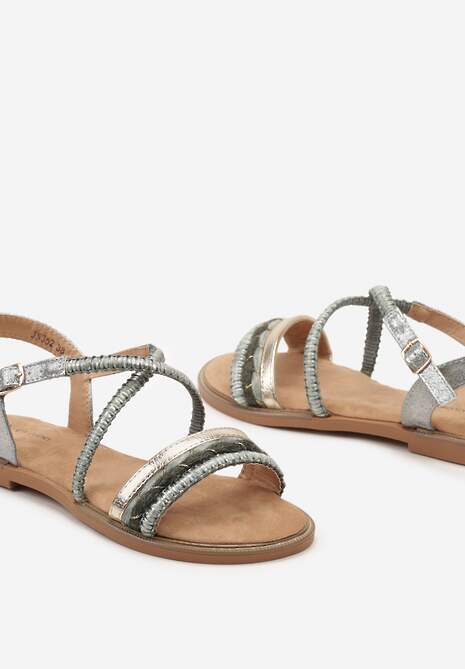 Srebrne Płaskie Sandały z Ekoskóry z Ozdobną Plecionką Zapinane na Sprzączkę Laliara