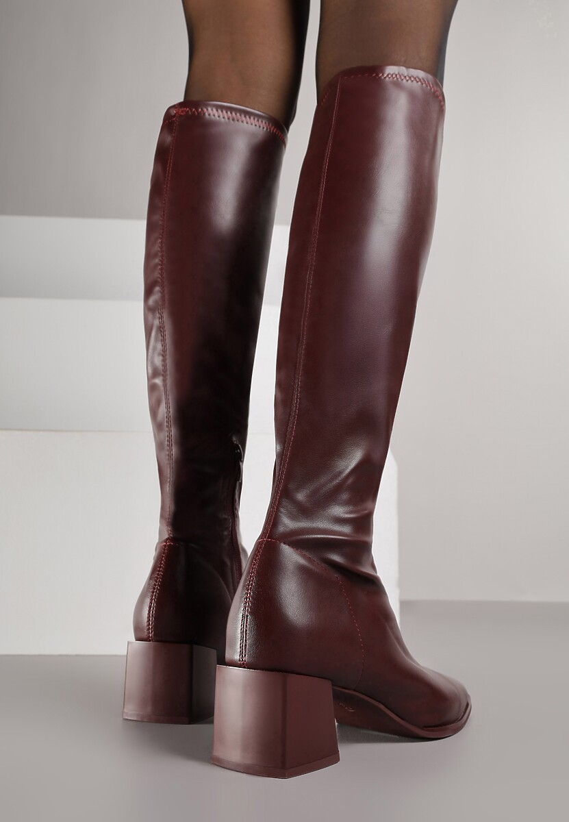 Bordowe Kozaki na Geometrycznym Słupku z Kwadratowym Noskiem Brikalona