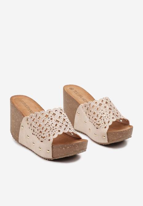 Beżowe Klapki z Imitacji Zamszu na Koturnie z Korka z Ażurowym Paskiem Dimllia