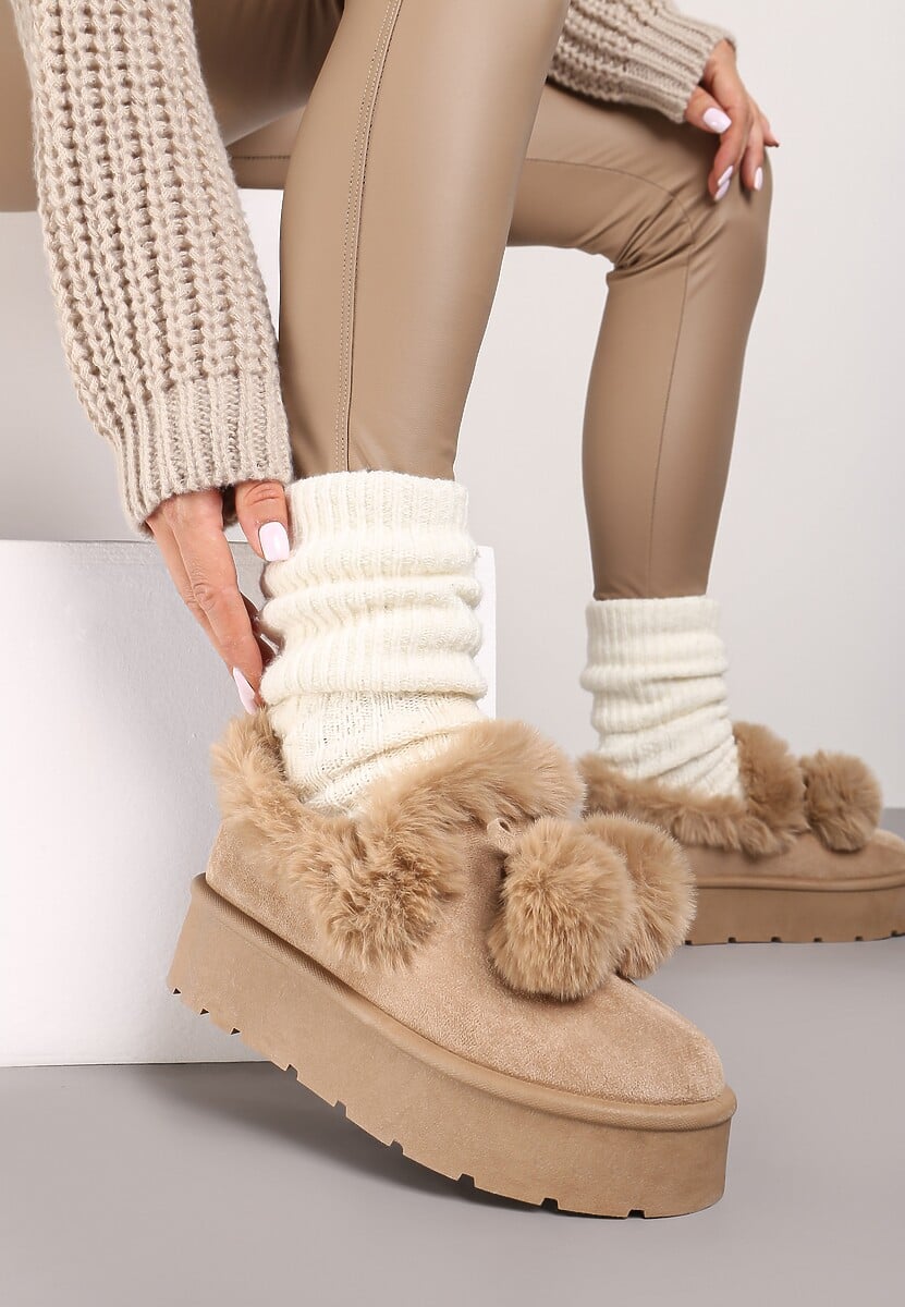 Ciemnobeżowe Śniegowce na Platformie z Pomponami i Ozdobnym Sztucznym Futerkiem Iriviane