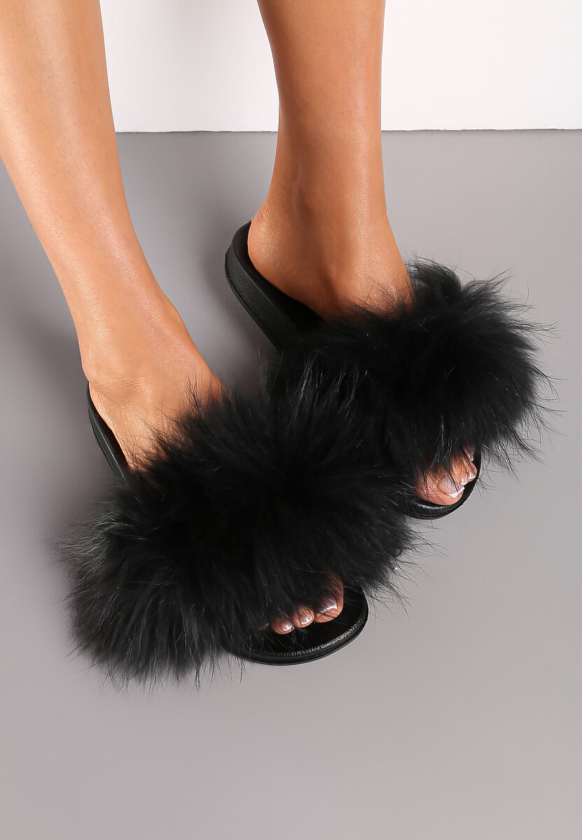 Czarne Klapki z Ozdobnym Futerkiem Purunia