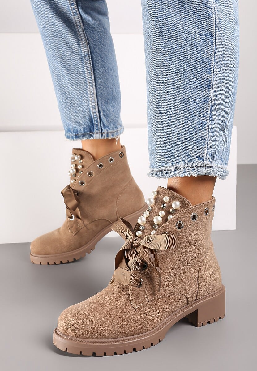 Ciemnobeżowe Botki z Ozdobnymi Sznurówkami Perłami i Cyrkoniami Jovilda