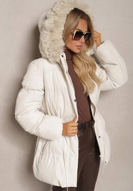 Jasnobeżowa Kurtka Pikowana ze Ściągaczem w Talii Odpinanym Futerkiem i Kapturem Zailia