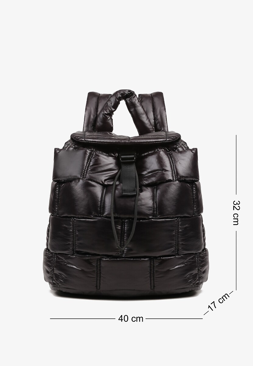 Czarny Plecak z Klapą i Ściągaczem Zdobiony Pikowaniem 3D Revitta