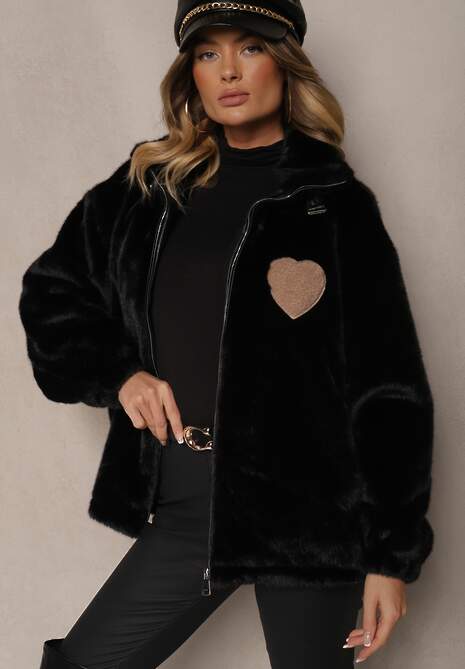 Czarna Kurtka z Miękkiego Futerka Ozdobiona Naszytym Sercem Zozimara