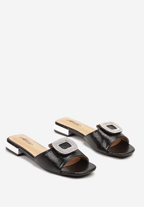 Czarne Klapki na Płaskiej Podeszwie z Cyrkoniową Ozdobą Deolaven