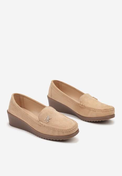 Beżowe Półbuty Mokasyny na Koturnie Wykończone Aplikacją i Przeszyciami Neviona