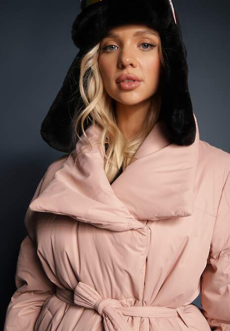 Różowa Kurtka Płaszcz z Wysokim Kołnierzem Zapinana na Napy z Paskiem Luliriva