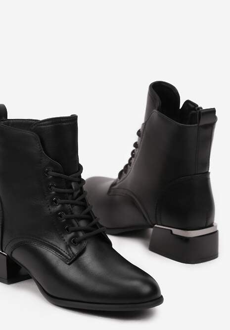 Czarne Botki na Słupku z Metaliczną Ozdobą przy Obcasie Iriva