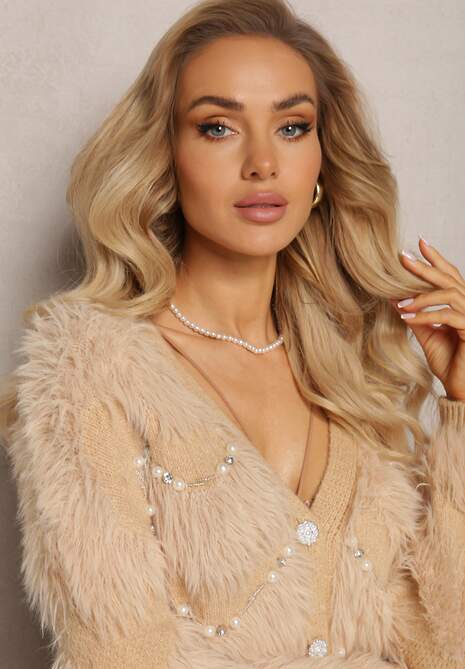 Beżowy Kardigan z Dłuższym Włosiem w Perły i Cyrkonie Aretina