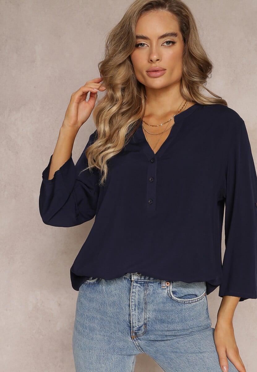 Czarna Bluzka z Wiskozy z Dekoltem Zapinanym na Guziki Sarika