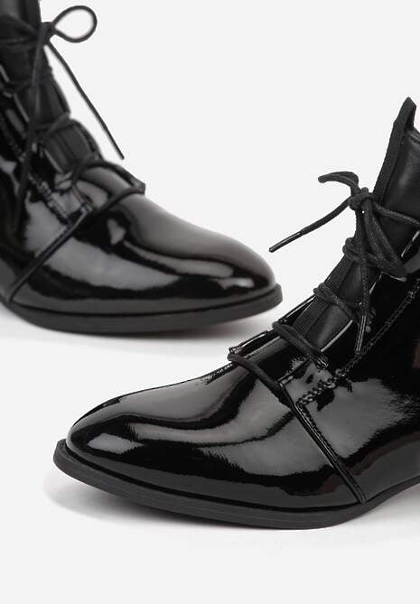 Czarne Botki Lakierowane na Płaskiej Podeszwie ze Sznurowaniem Mivalia