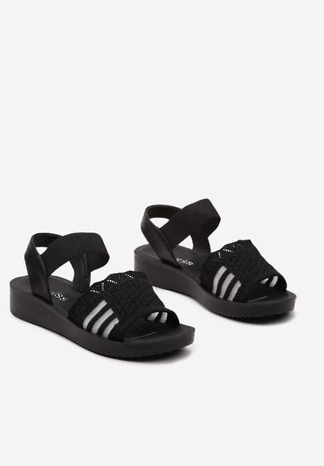 Czarne Wsuwane Sandały z Ażurowym Zdobieniem na Pasku Xullans