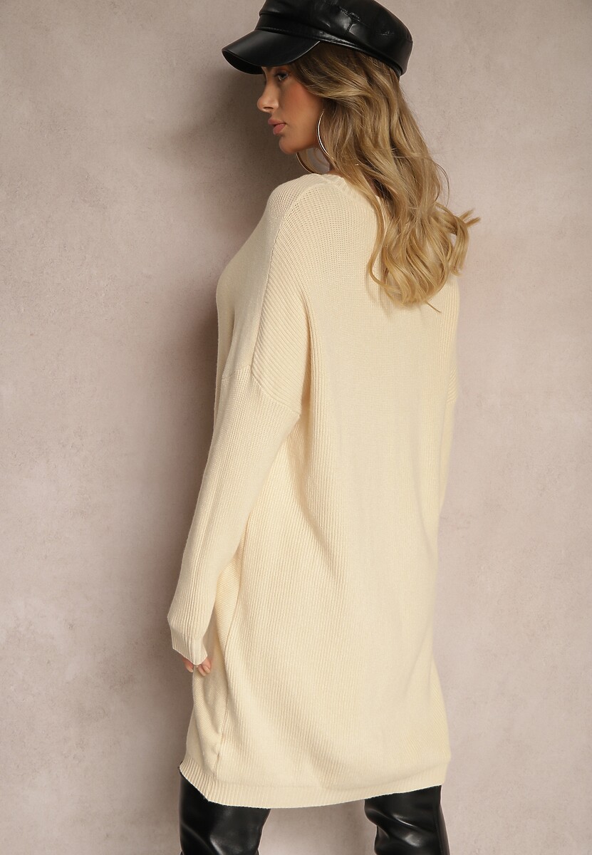 Jasnobeżowa Sweterkowa Sukienka o Pudełkowym Kroju z Tłoczonym Splotem Sinelita