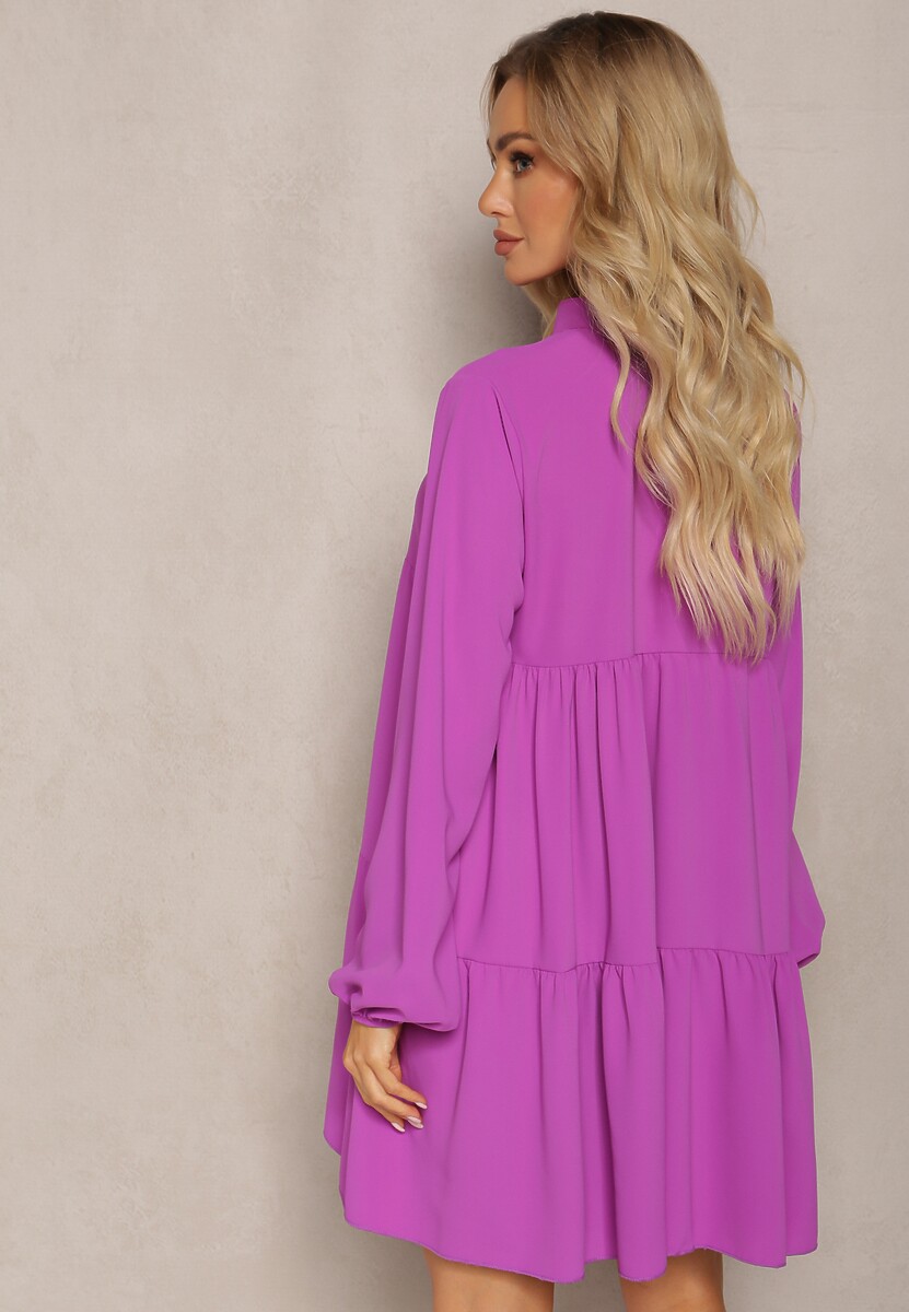 Fioletowa Sukienka o Rozkloszowanym Fasonie z Falbanką i Okrągłym Dekoltem Vasaia