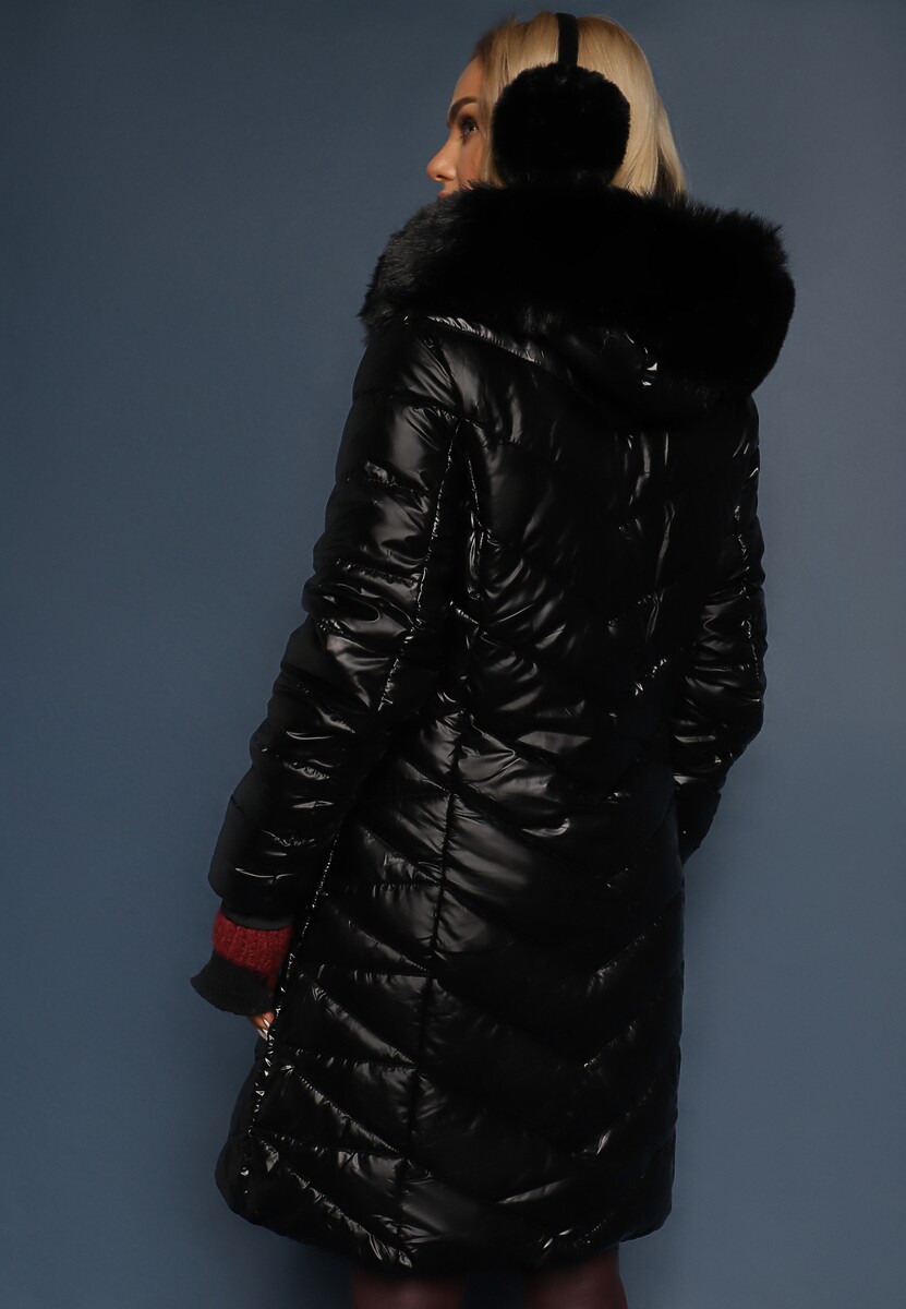 Czarna Pikowana Kurtka Metaliczna z Kapturem i Futerkiem Vivana