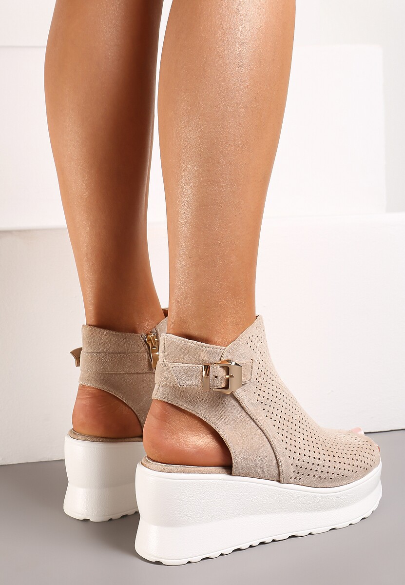 Beżowe Ażurowe Sandały na Koturnie z Noskiem Peep Toe i Odkrytą Piętą Bhanios