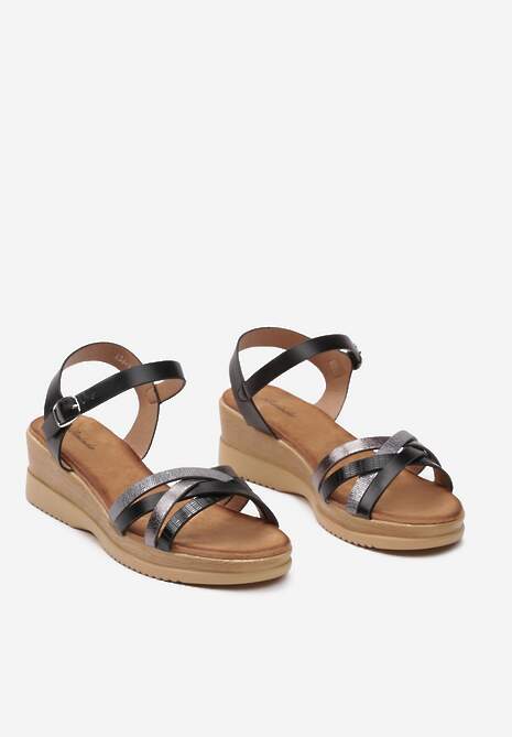 Czarne Sandały na Niskim Koturnie z Ozdobnymi Paskami Marilaia