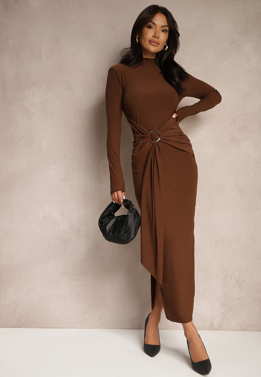 Brązowa Sukienka o Dopasowanym Kroju z Półgolfem Zdobiona Trenem i Rozcięciem Tuleedi
