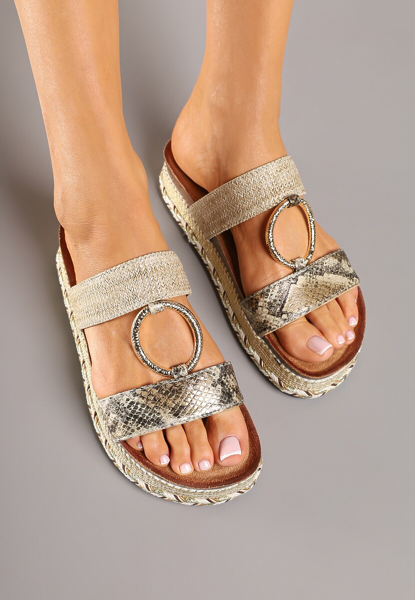 Złote Wężowe Klapki na Plecionej Podeszwie z Transparentnymi Paskami Telirea