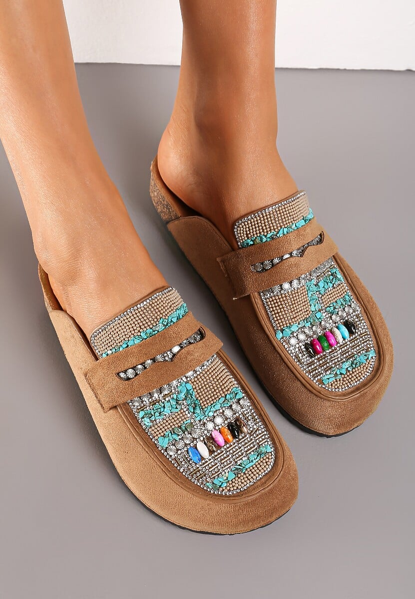 Ciemnobeżowe Klapki Mule z Koralikami na Zakrytym Nosku Aserhia