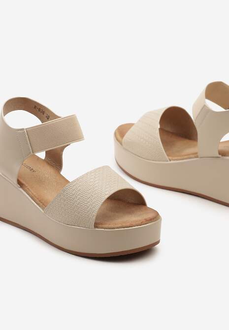 Beżowe Casualowe Sandały na Koturnie bez Zapięcia Tesatina
