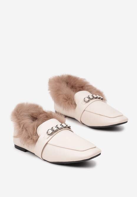 Beżowe Mokasyny na Płaskiej Podeszwie z Futerkiem i Metaliczną Ozdobą Emalorae