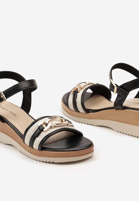 Czarne Sandały na Koturnie Ozdobione Klamrą w Kształcie Łańcuszka Zafirah