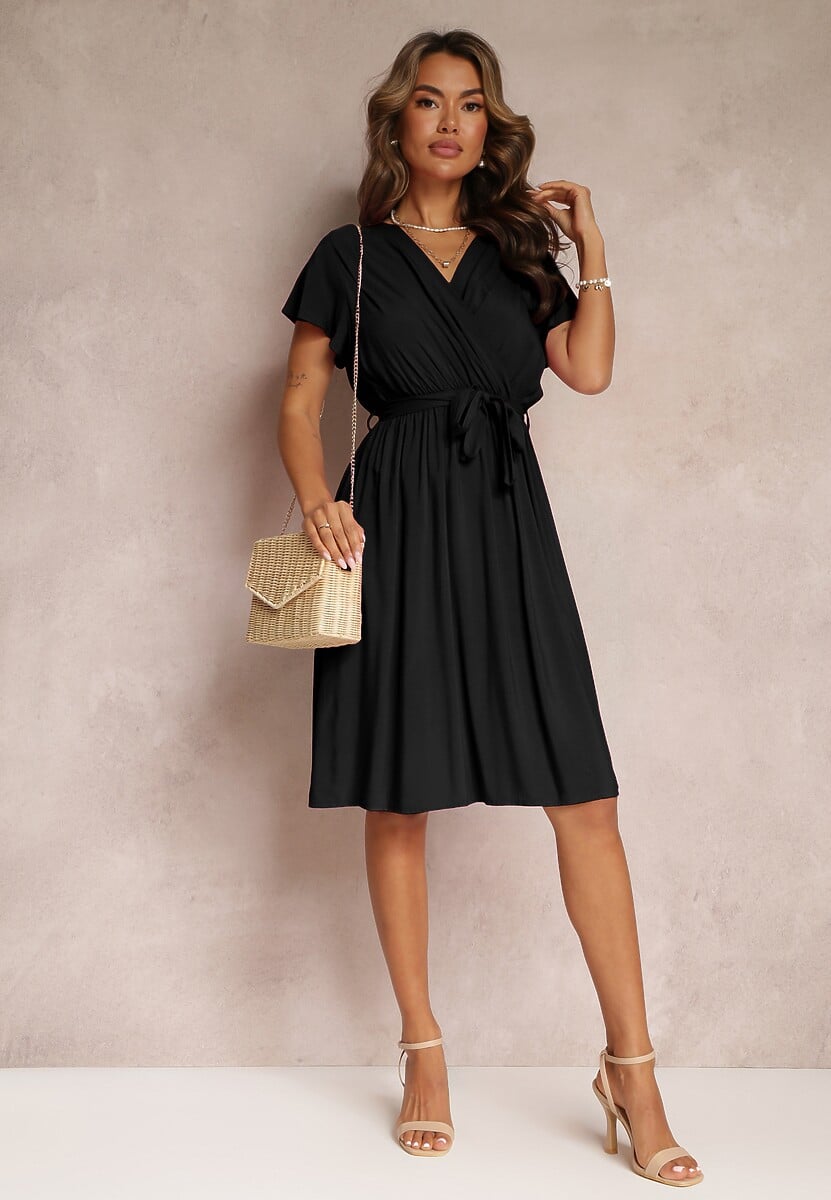 Czarna Rozkloszowana Sukienka Midi z Wiązanym Paskiem Elemia