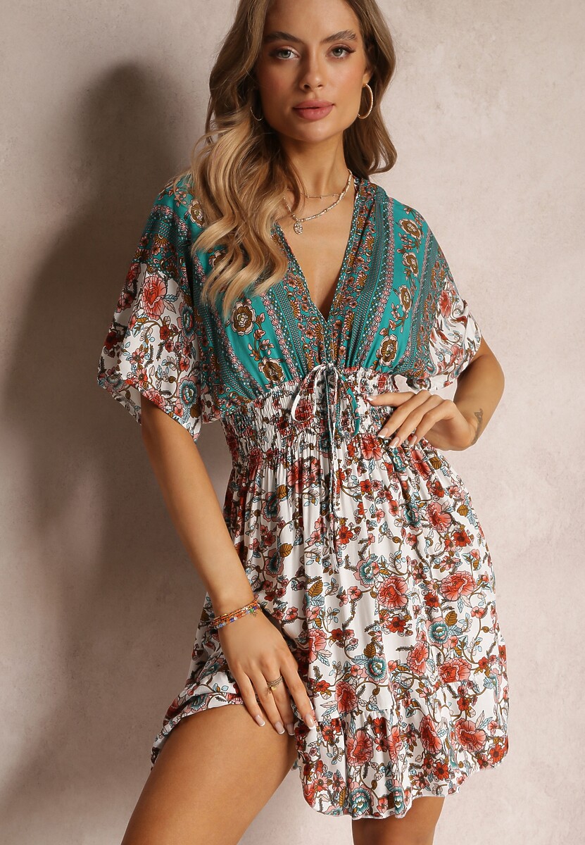 Biało-Zielona Wiskozowa Sukienka Mini z Gumką w Pasie i Wycięciem na Plecach Dylina