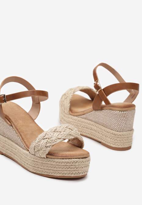 Beżowe Sandały na Koturnie z Plecionki Ozdobione Metaliczną Nicią Zapinane na Sprzączkę Julalia